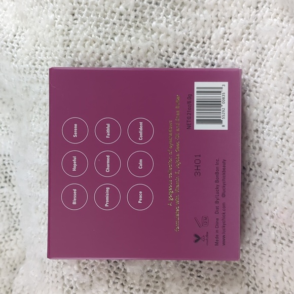 LUCKY CHICK Eyeshadow Palette in Daydreams, 6g/0.21oz - Picture 4 of 11